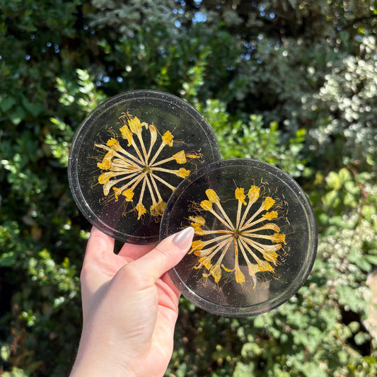 Handmade black and yellow floral resin coaster, round shape, unique handmade home décor