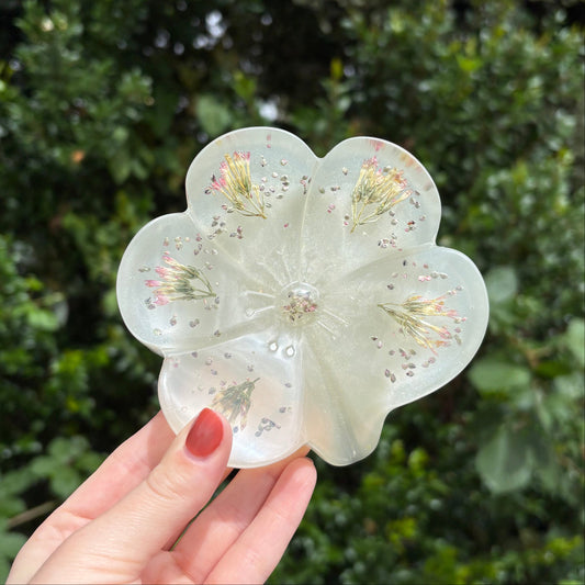 Transparent floral handmade resin soap dish with pressed flowers